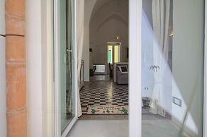 Deluxe Tangerine Court