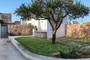 Deluxe Tangerine Court