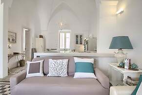 Deluxe Tangerine Court