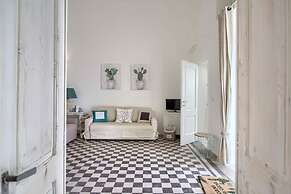 Deluxe Tangerine Court