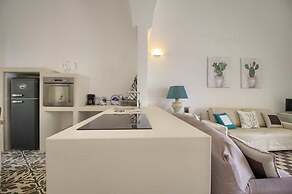 Deluxe Tangerine Court