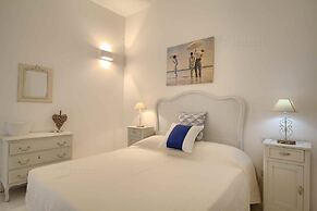 Deluxe Tangerine Court