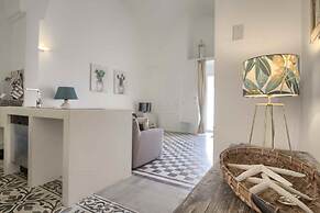 Deluxe Tangerine Court