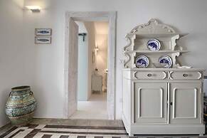 Deluxe Tangerine Court