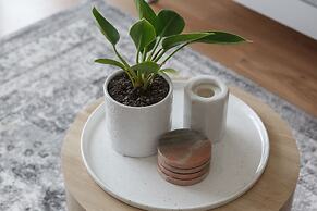 Heart of Ormond Apartment  by Ready Set Host