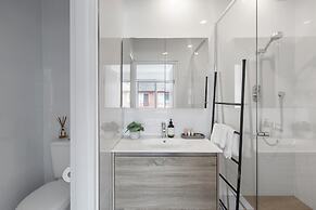 Heart of Ormond Apartment  by Ready Set Host