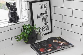 Heart of Ormond Apartment  by Ready Set Host