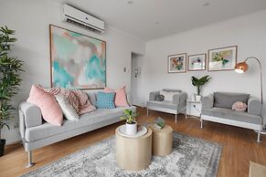 Heart of Ormond Apartment  by Ready Set Host