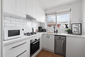 Heart of Ormond Apartment  by Ready Set Host