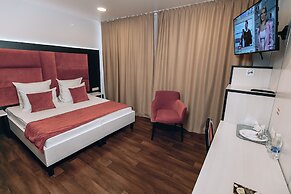 Red Fox Hotel in the center