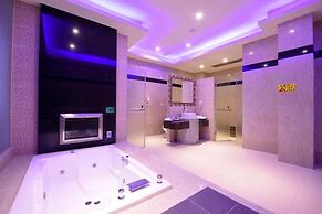 Purple Rainbow Motel