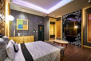 Purple Rainbow Motel