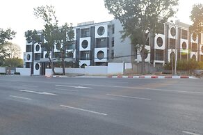 Airport Avenue Hotel