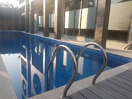 Airport Avenue Hotel