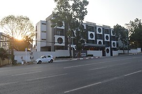 Airport Avenue Hotel