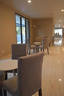 Airport Avenue Hotel