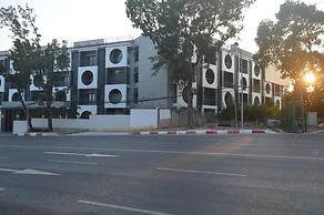 Airport Avenue Hotel