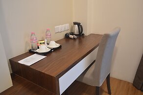 Airport Avenue Hotel