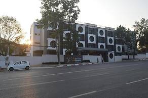 Airport Avenue Hotel