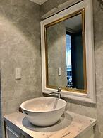 New Luxury Apartment in City Center