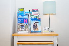 Comfy, 2 Bed House, Sleeps 6 with Garden and Free Parking in Cheltenha