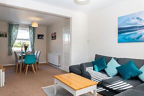 Comfy, 2 Bed House, Sleeps 6 with Garden and Free Parking in Cheltenha