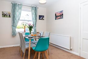 Comfy, 2 Bed House, Sleeps 6 with Garden and Free Parking in Cheltenha
