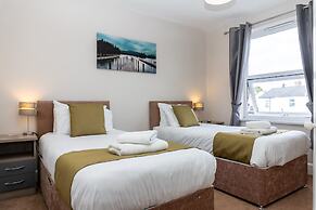 Comfy, 2 Bed House, Sleeps 6 with Garden and Free Parking in Cheltenha