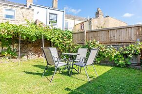 Comfy, 2 Bed House, Sleeps 6 with Garden and Free Parking in Cheltenha