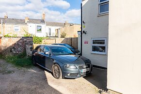 Comfy, 2 Bed House, Sleeps 6 with Garden and Free Parking in Cheltenha