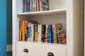 Comfy, 2 Bed House, Sleeps 6 with Garden and Free Parking in Cheltenha