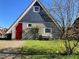 Cozy House Heide 6p at a Canal Near Lake Lauwersmeer