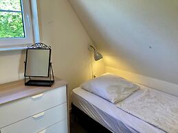 Cozy House Heide 6p at a Canal Near Lake Lauwersmeer