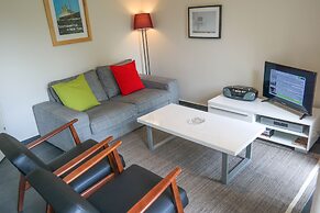 Cozy House Heide 6p at a Canal Near Lake Lauwersmeer