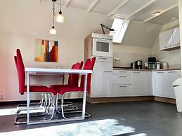 Cozy House Heide 6p at a Canal Near Lake Lauwersmeer