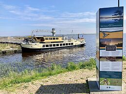 6 Pers - Holiday Home With Sunny Terrace by a Typical Dutch Canal