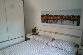 6 Pers - Holiday Home With Sunny Terrace by a Typical Dutch Canal