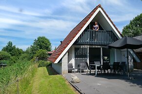 6 Pers - Holiday Home With Sunny Terrace by a Typical Dutch Canal