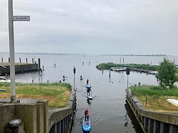 6 Pers Lauwersmeer Waterfront, Full Equipped and Modern House With Sau