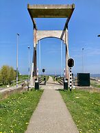 6 Pers Lauwersmeer Waterfront, Full Equipped and Modern House With Sau