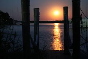 2 Pers - House König Lakeside of the Lauwersmeer With own Fishing Pier