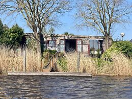 2 Pers - House König Lakeside of the Lauwersmeer With own Fishing Pier