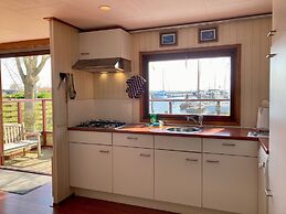 2 Pers - House König Lakeside of the Lauwersmeer With own Fishing Pier