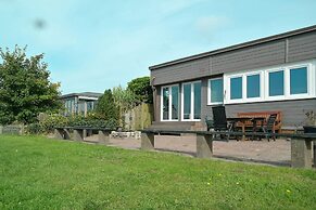 8 Pers. Large Seaside Home in Front of the Lauwersmeer