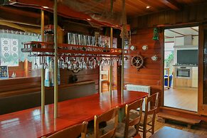 8 Pers Large Seaside Home in Front of the Lauwersmeer