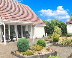 4 Pers. Modern Holiday Home With Fenced Garden, Close the Lauwersmeer