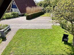 6 Pers Sunny House With Equipped Terrace Behind a Dike at Lauwersmeer