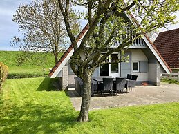 6 Pers Sunny House With Equipped Terrace Behind a Dike at Lauwersmeer