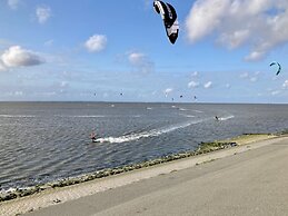 Cozy Holiday Home by the Dike in a Quiet Location at Lauwersmeer