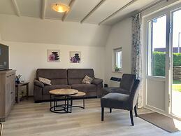 Cozy Holiday Home by the Dike in a Quiet Location at Lauwersmeer